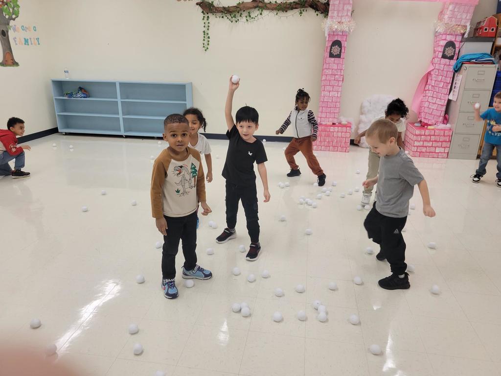 Classroom Snowball toss