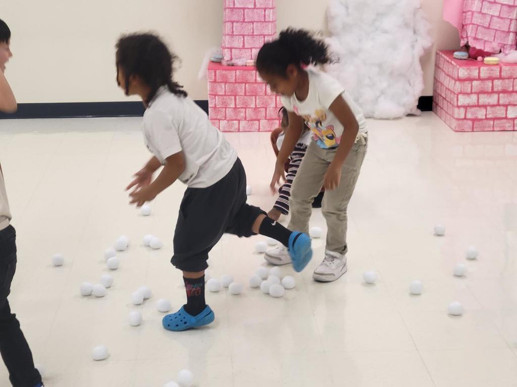 Classroom Snowball toss
