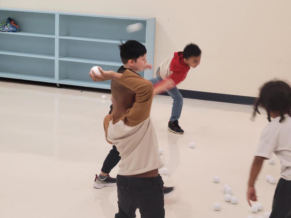 Classroom Snowball toss
