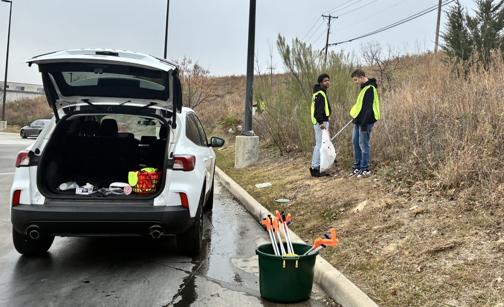 Crossroads Environmental Ambassadors cleaning up