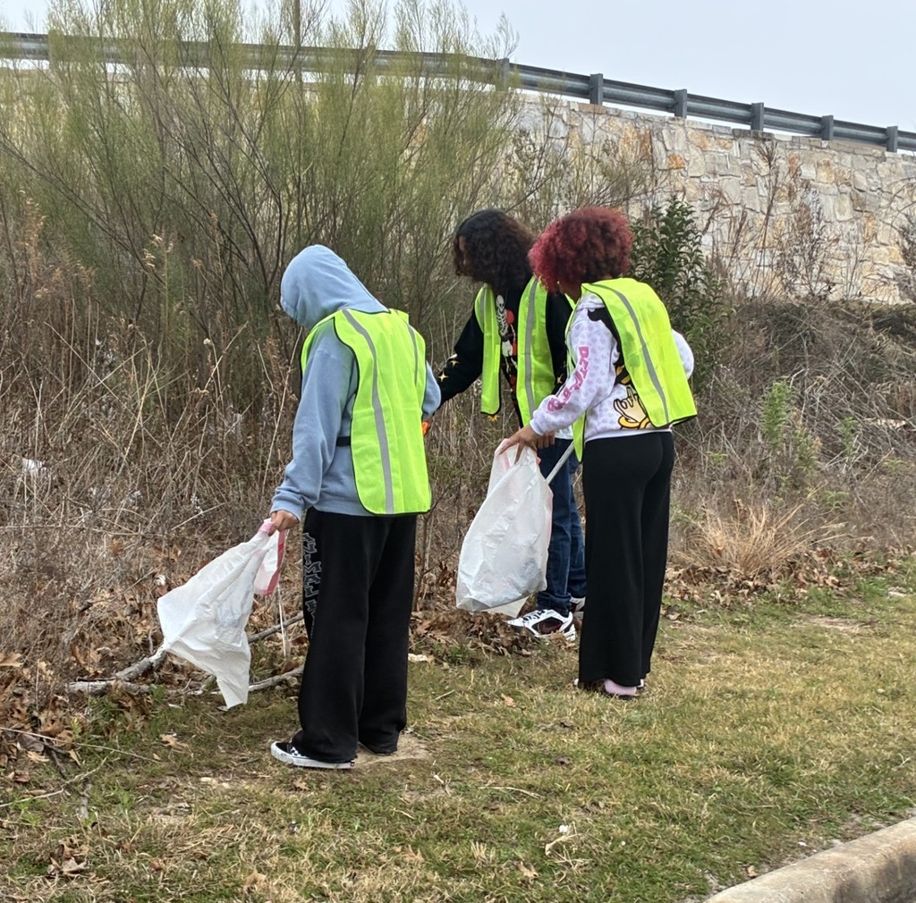 Crossroads Environmental Ambassadors cleaning up