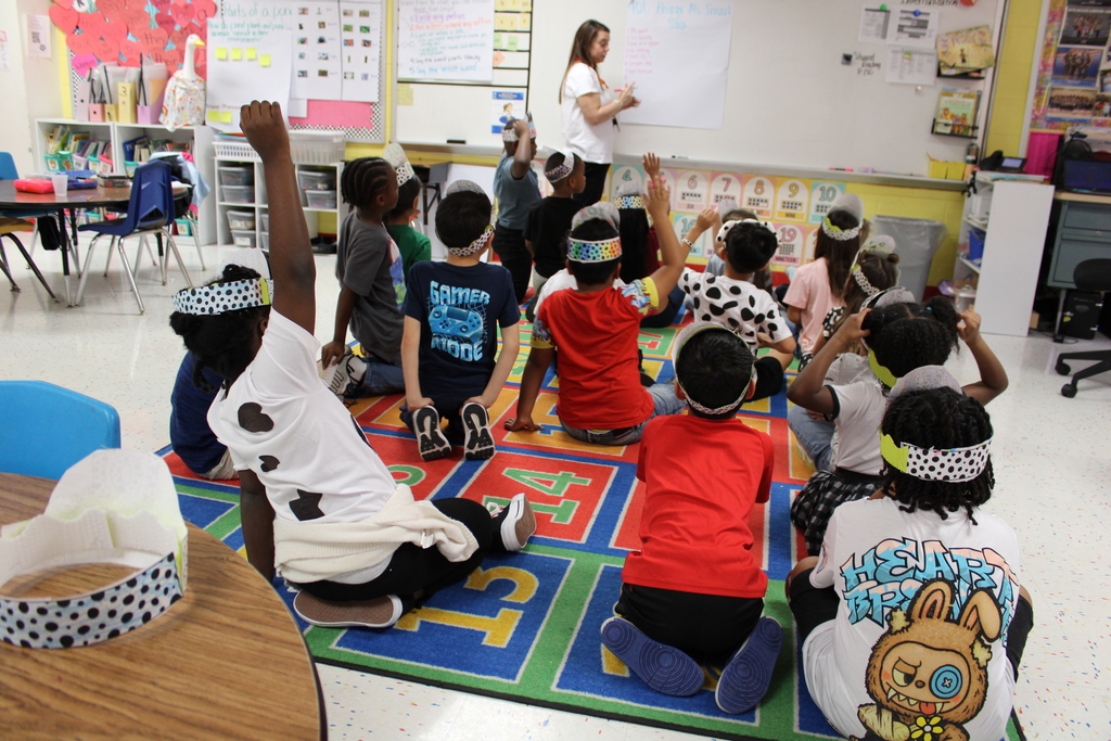 Students in class naming 101 phrases