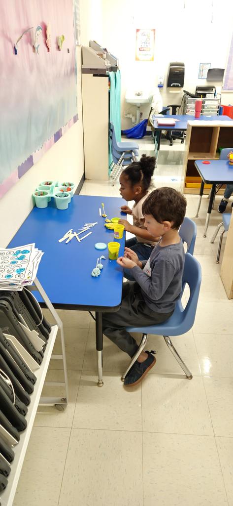 Students buidling a house out of sticks, q-tips and playdoh