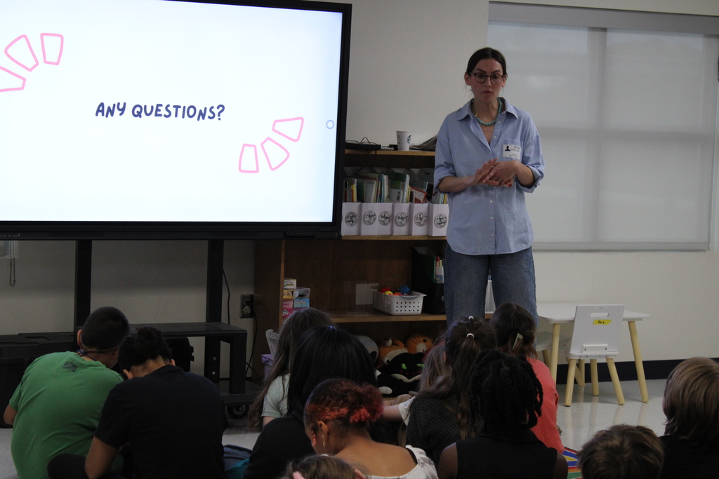 TCHATT therapist speaks to students