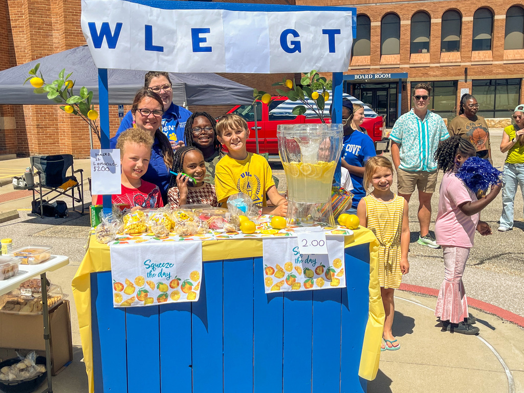 Photo of students running a lemonade day