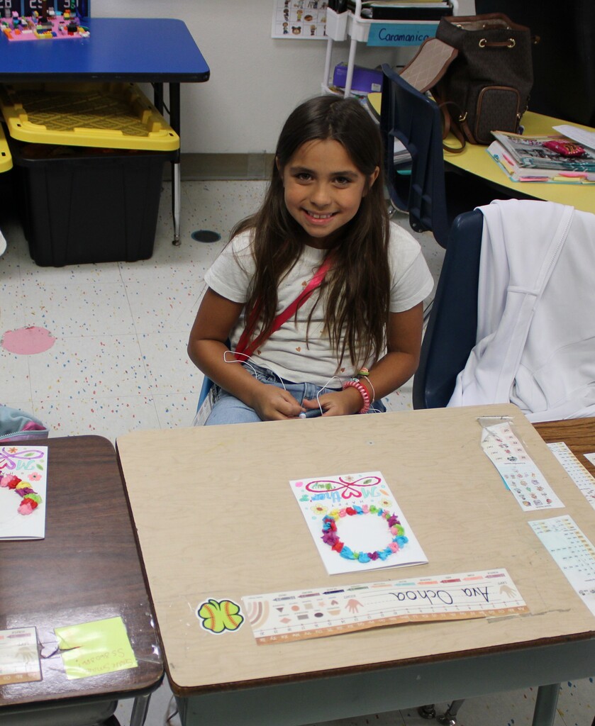 students creating mothers day cards