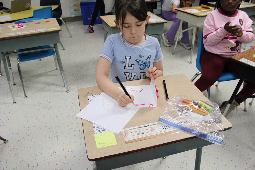students creating mothers day cards
