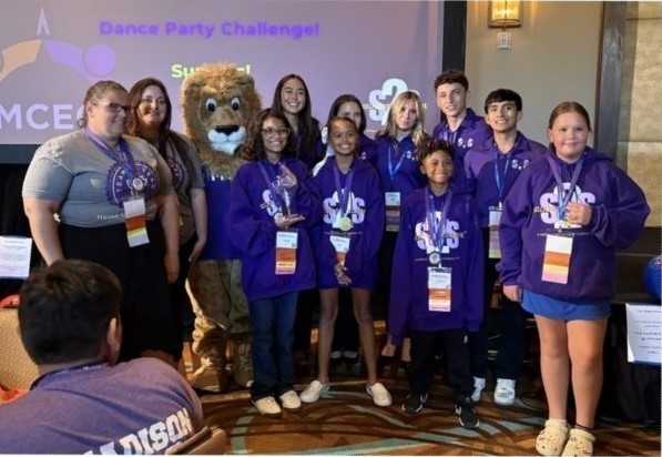 Another group picture of the team members and their mentors.
