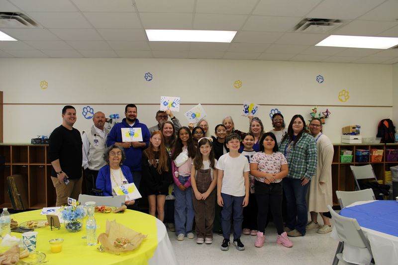 ES2S members and the Board Members in a group picture.
