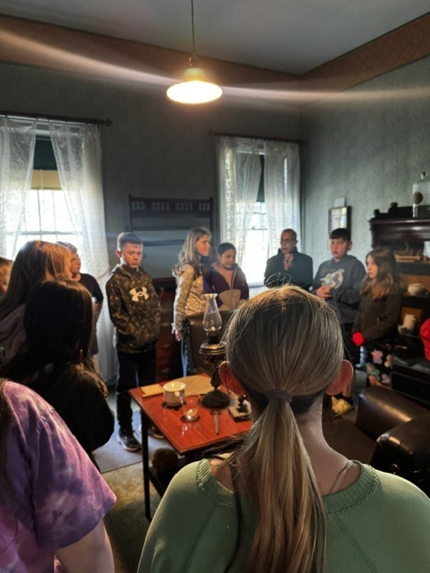 Grade 5 visits Grant's Cottage