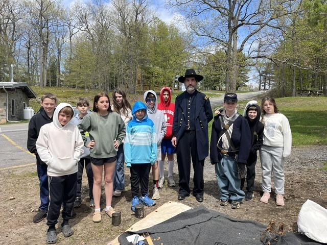 Grade 5 visits Grant's Cottage