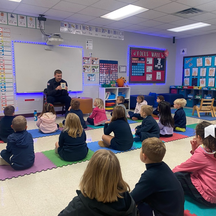 🚒 Mrs. Hoeniges’s class had an awesome visit from the Bloomington Fire Department today! The kids loved learning about fire safety, seeing the inside of the fire engine and meeting BFD Firefighters!