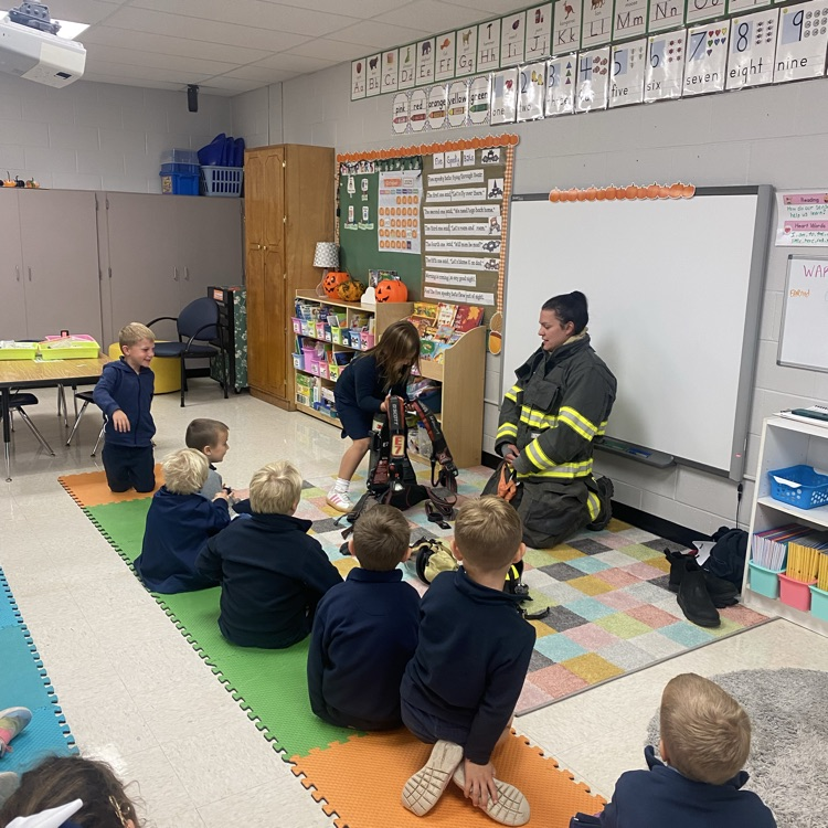 Mrs. Hoeniges’s class had an awesome visit from the Bloomington Fire Department today! The kids loved learning about fire safety, seeing the inside of a fire engine and meeting BFD Firefighters!
