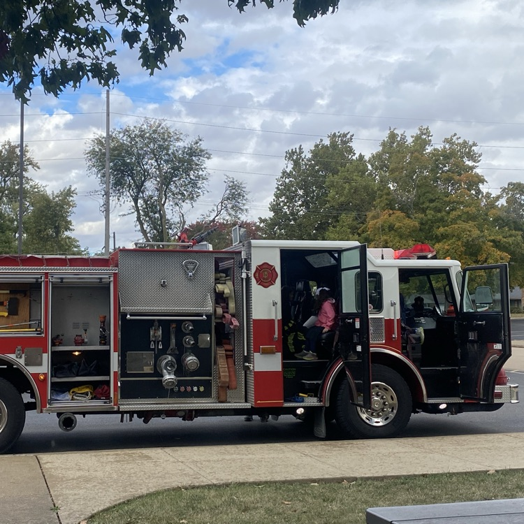 Mrs. Hoeniges’s class had an awesome visit from the Bloomington Fire Department today! The kids loved learning about fire safety, seeing the inside of a fire engine and meeting BFD Firefighters!