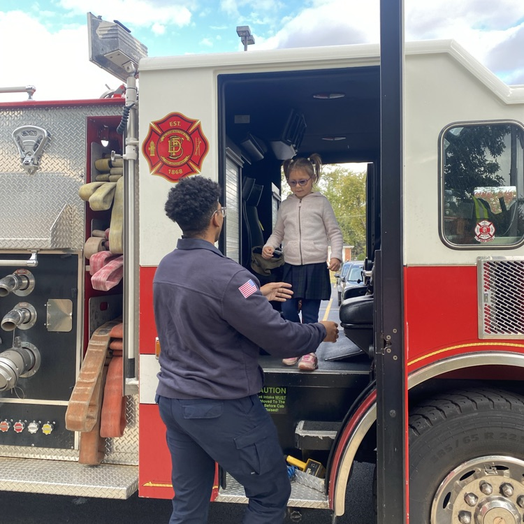 Mrs. Hoeniges’s class had an awesome visit from the Bloomington Fire Department today! The kids loved learning about fire safety, seeing the inside of a fire engine and meeting BFD Firefighters!