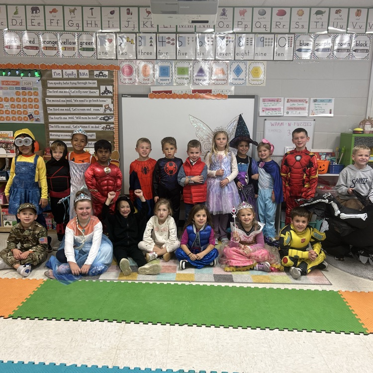 Mrs. Lueschen's Kindergarten class celebrating Halloween!