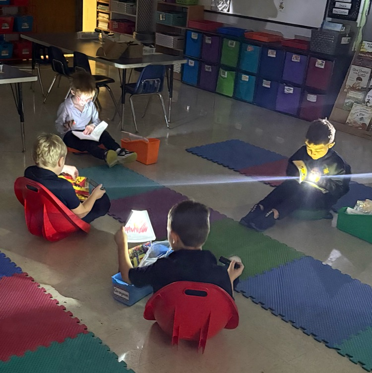 Gloomy day + flashlights = happy readers in Mrs. Hoeniges’ Kindergarten! 🔦📖💛