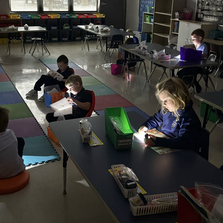 Gloomy day + flashlights = happy readers in Mrs. Hoeniges’ Kindergarten! 🔦📖💛