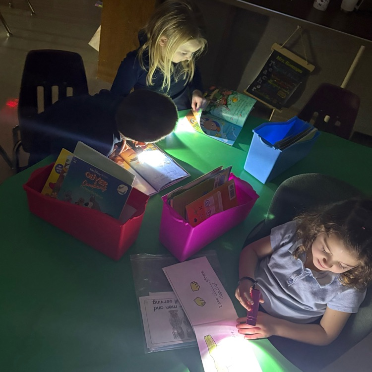 Gloomy day + flashlights = happy readers in Mrs. Hoeniges’ Kindergarten! 🔦📖💛