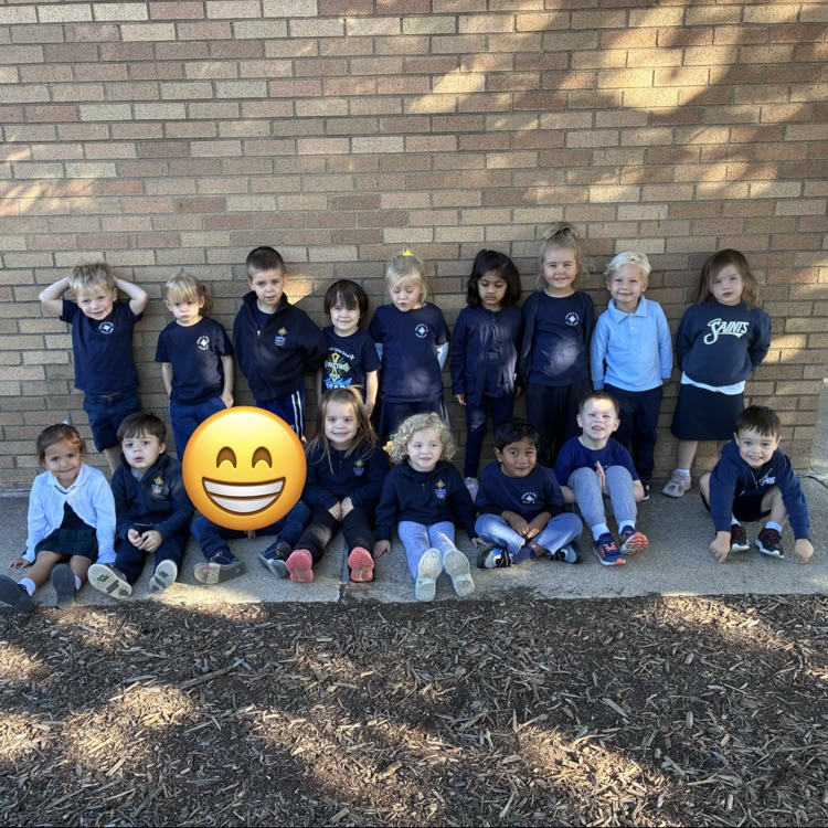 PreK 3 enjoyed the beautiful fall weather this morning!