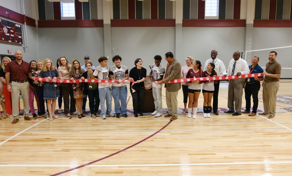 25-26 DRISCOLL RIBBON CUTTING CEREMONY-NEW GYM Center-11