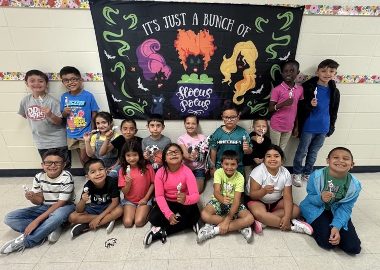 “Hocus Pocus, Cantu’s Students Focused” on returning their signed Student Success Tracker back to their “Trick or Treat” teacher. They’re SPOOKTACULAR! 💜🎃🧡👻