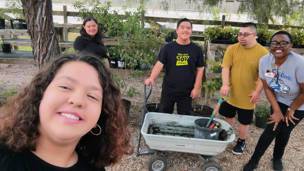 Outdoor Volunteers