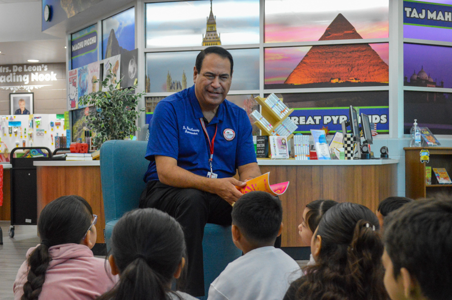 Garcia ES Reading Visit (4)