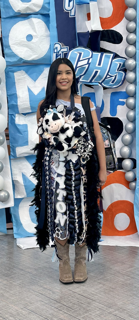 picture of student wearing a mum