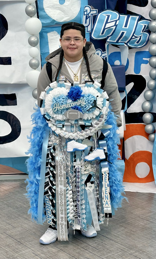 picture of student wearing a mum
