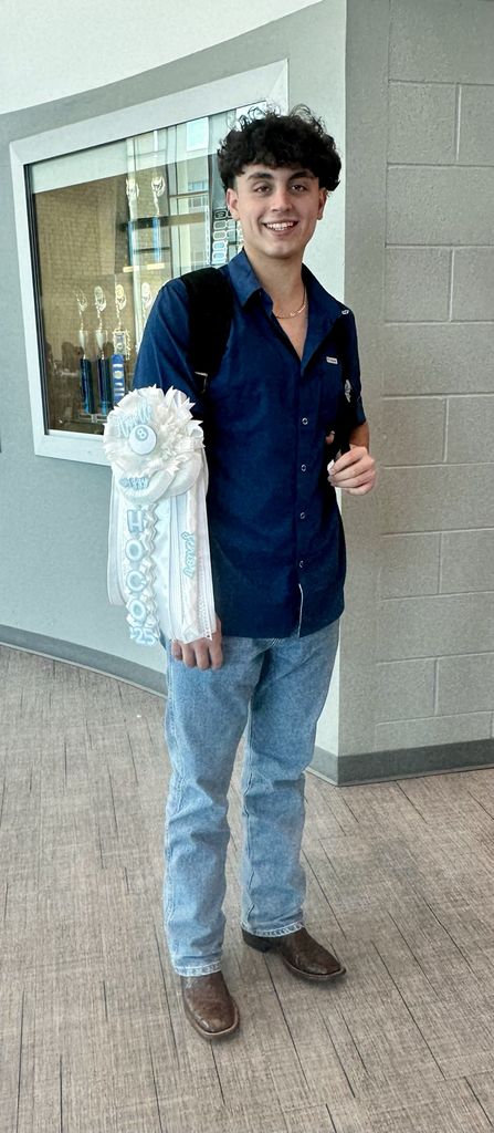 picture of student wearing a garter on