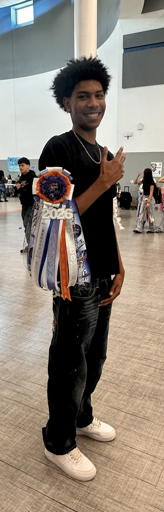 picture of student wearing a garter on arm