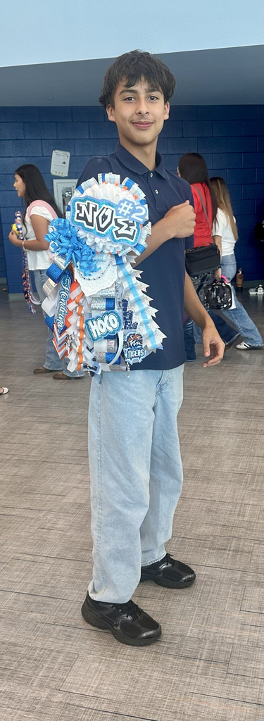 picture of student wearing a garter on arm