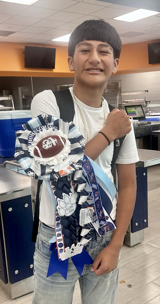picture of student wearing a garter on arm