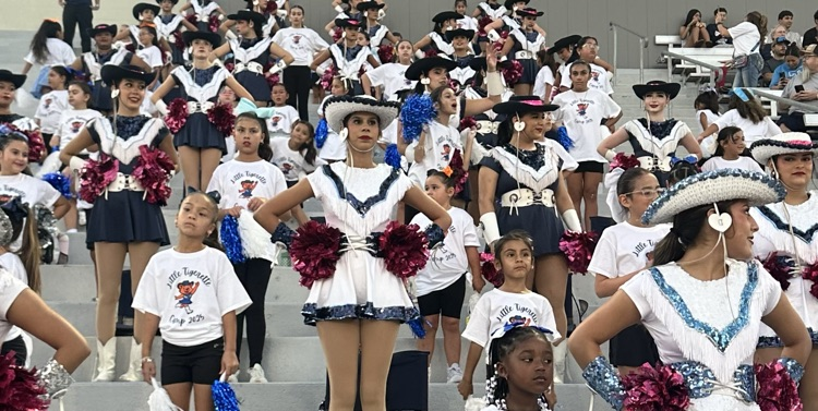 image of small cheerleaders