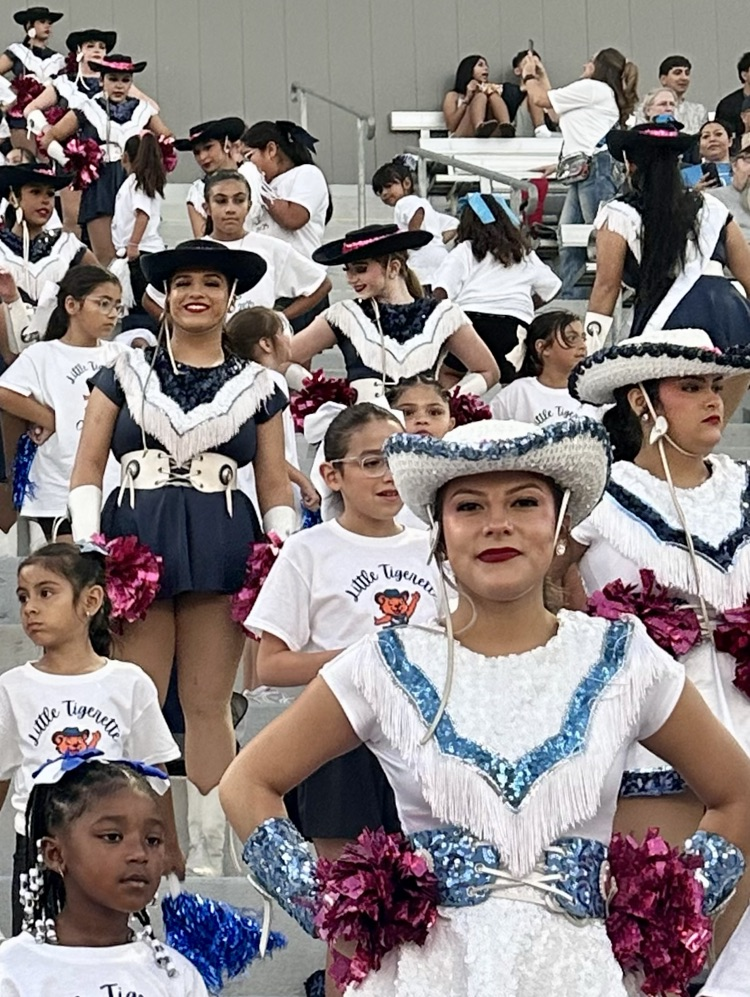 image of little cheerleaders