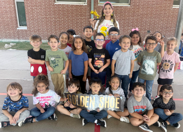 Coronado's class earns initial Golden Shoe in Kinder.