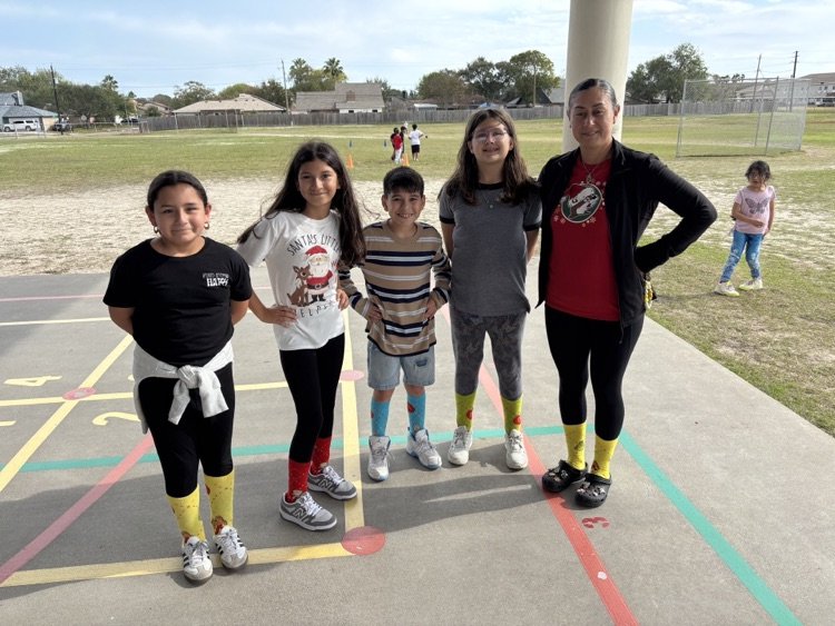 merry days of moore dress up 