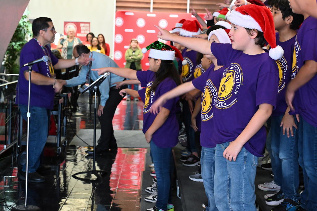 Metro Elementary School Choir and Ukulele Ensemble (5)