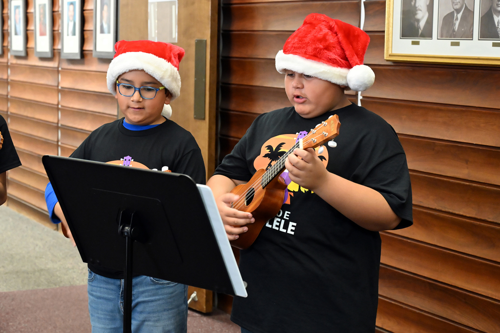 Metro Elementary School Choir and Ukulele Ensemble (10)