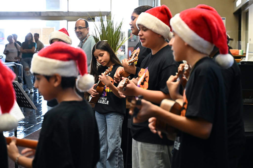 Metro Elementary School Choir and Ukulele Ensemble (17)