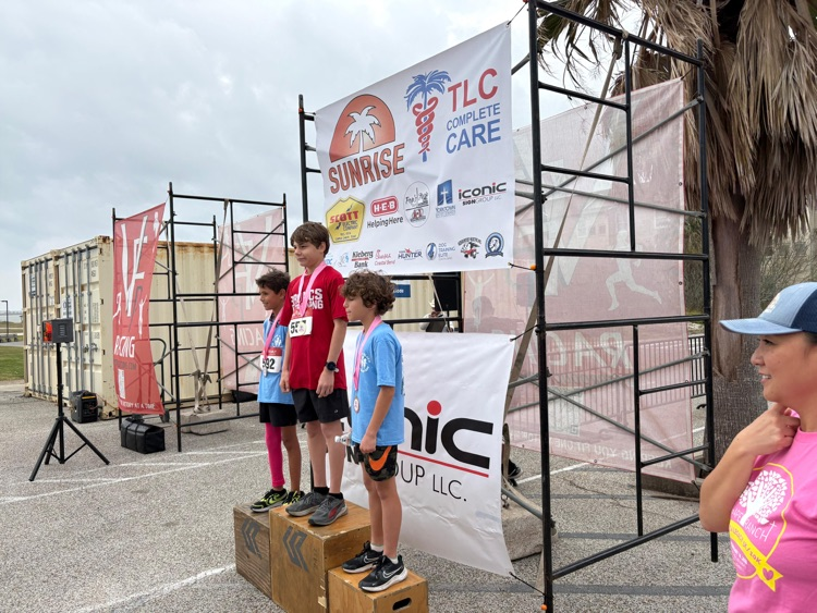 Baker representing at the Agape Ranch 5K this morning! 🏃‍♀️🖤❤️