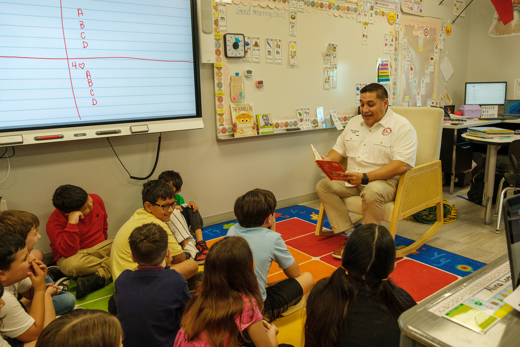 25-26 READ ACROSS AMERICA - CULLEN PLACE-16