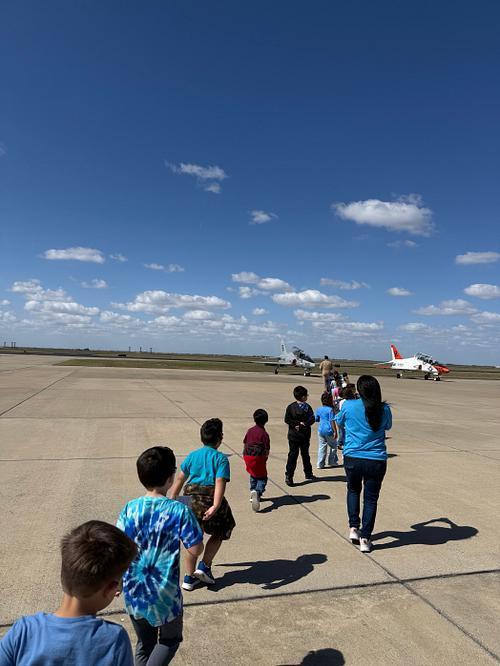 Mariners walk the tarmac