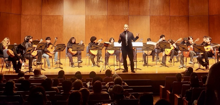 Huge shoutout to our talented guitar students and directors for an incredible concert filled with skill, passion, and serious Tiger pride. 🎶🐯  #BetterAtCarroll #TigerPride #CarrollFineArts #GuitarConcert #RockOnTigers