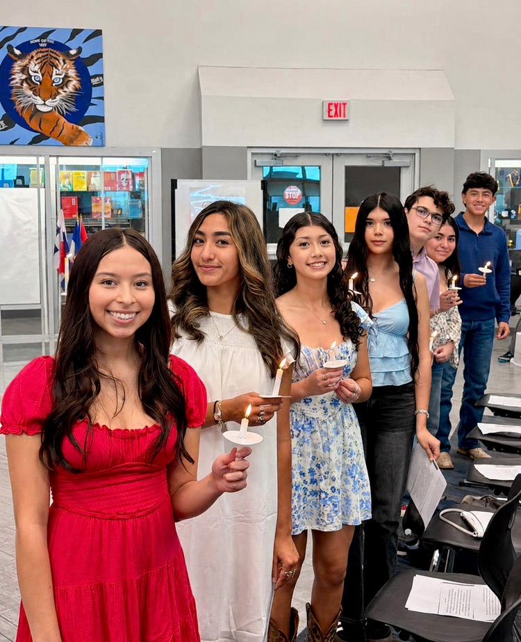 Carroll brilliance on full display. ✨  Proud of our newest Los Emperadores Sociedad Honoraria Hispánica members! 🇪🇸🐯  #TigerExcellence #TPND