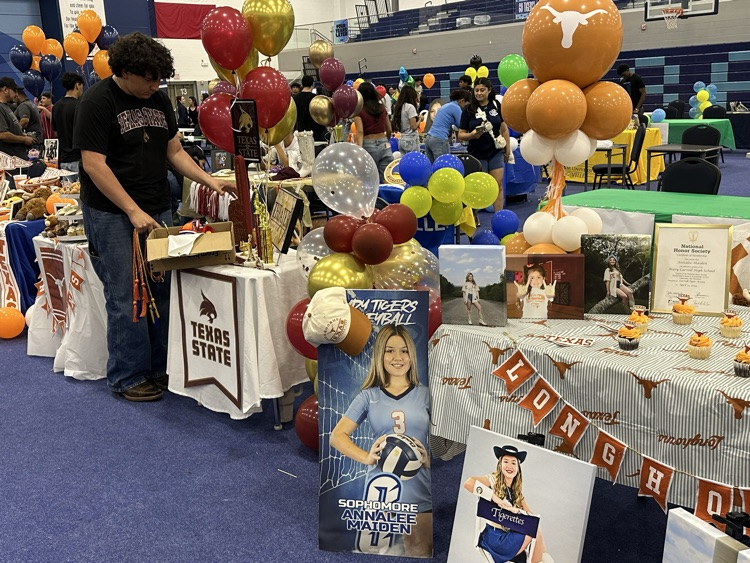 ⏰ 15 MORE MINUTES… 👀🔥  Decision Day is almost HERE, Tigers! 🎓🐅 The arena is set. The future is waiting.  Class of 2026… it’s almost time to make it official. 💙🧡  #CarrollTigers #DecisionDay #ClassOf2026 #TPND