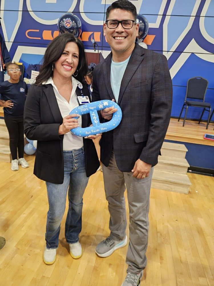 🔗🐅 A special Carroll tradition continues.  Passing the link from principal to principal symbolizes leadership, legacy, and the beginning of an exciting new chapter for Mary Carroll High School. 💙🧡  #BetterAtCarroll #TPND #CarrollPride