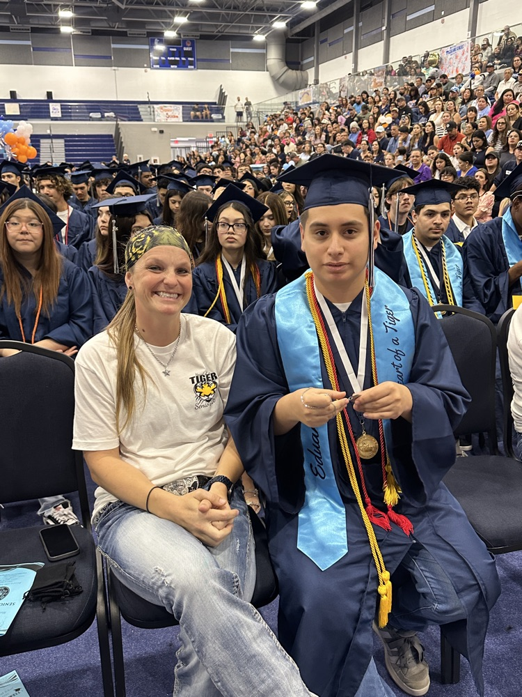 One last set of memories before these Tigers take over the world. 💙🧡🔥  #BetterAtCarroll #SeniorSunday #ClassOf2026 #TPND