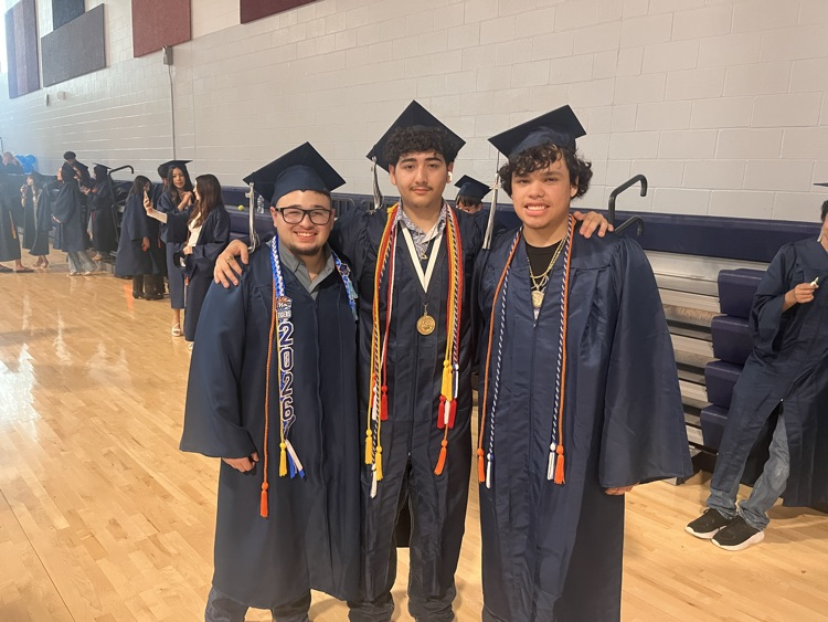 One last set of memories before these Tigers take over the world. 💙🧡🔥  #BetterAtCarroll #SeniorSunday #ClassOf2026 #TPND